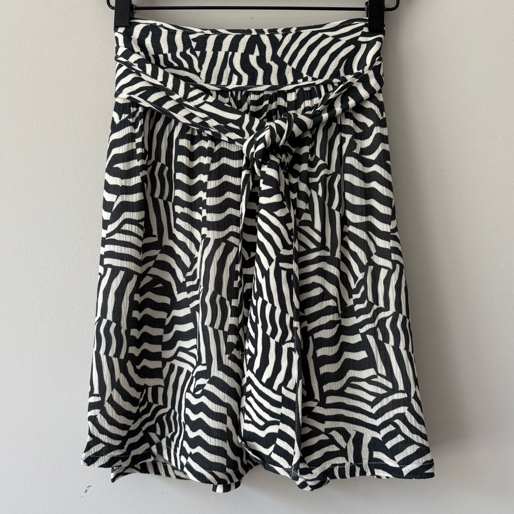 NWT Knot Sisters Skirt Patterned